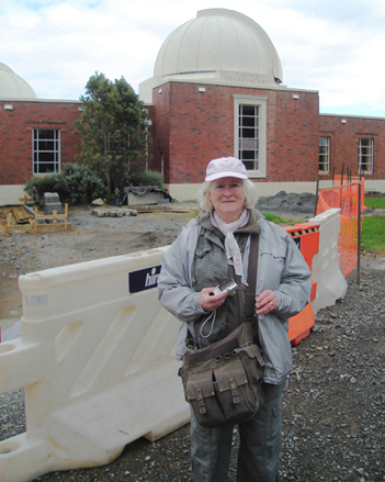 in front of the Carter Observatory early May 2008, photo by Eddie Hobden